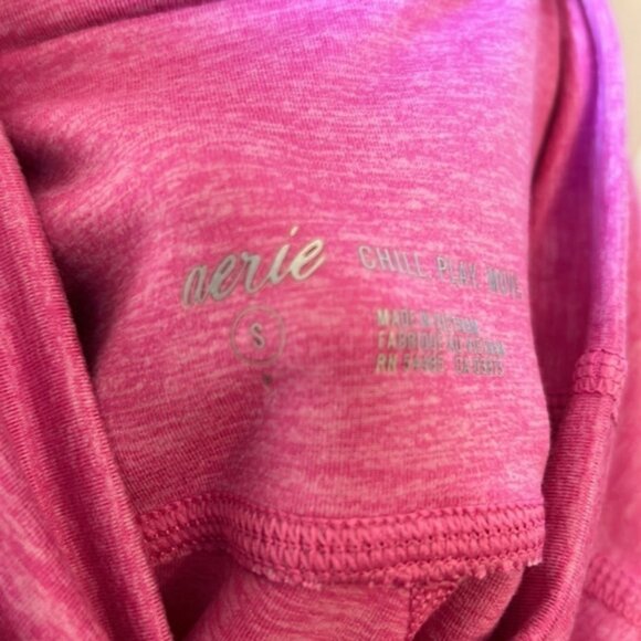 Size small aerie pink, athletic leggings made of polyester and elastane - Picture 6 of 6